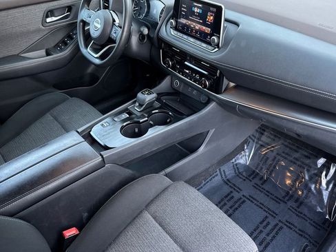 Used 2022 Nissan Rogue SV image 16