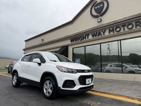 Used 2018 Chevrolet Trax LS AWD/4WD image 1
