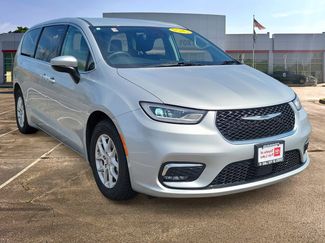 Used 2023 Chrysler Pacifica Touring-L FWD video 2