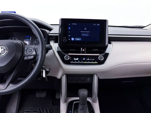 Used 2025 Toyota Corolla Cross L FWD image 5
