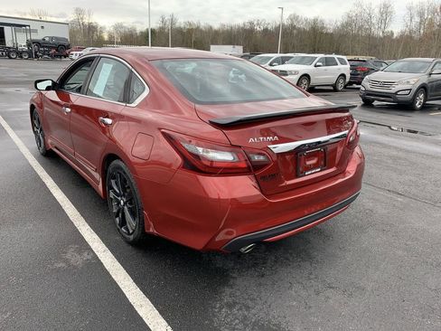 Used 2017 Nissan Altima 2.5 SR w/ Midnight Edition Package FWD image 6