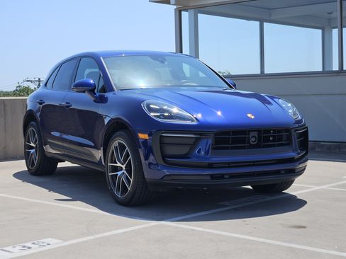 Certified 2026 Porsche Macan AWD/4WD image 10