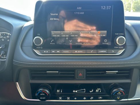 Used 2024 Nissan Rogue SV image 30