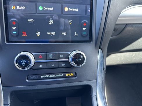 Used 2022 Ford Edge Titanium image 21