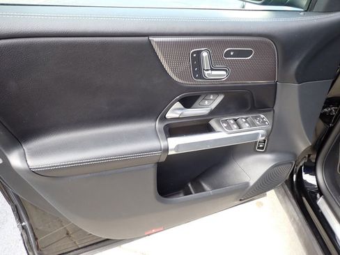 Used 2022 Mercedes-Benz GLB 250 4MATIC image 19