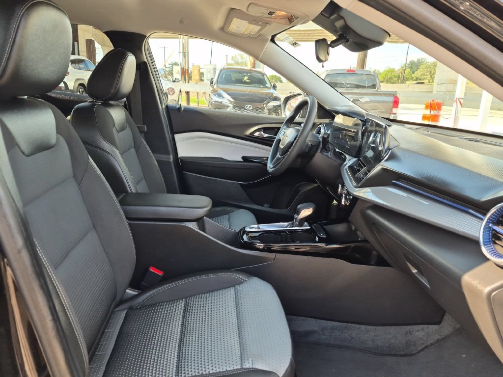 Used 2026 Chevrolet Trax LT FWD image 31