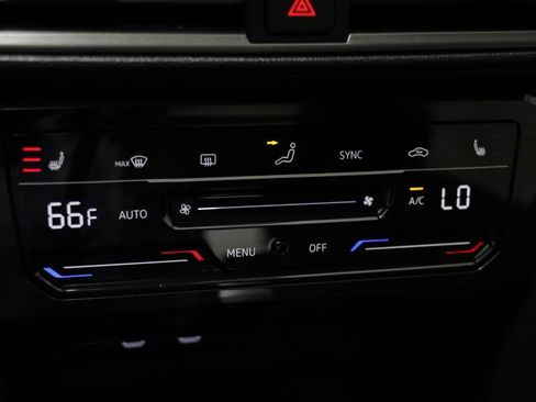 Used 2025 Volkswagen Taos SE image 10