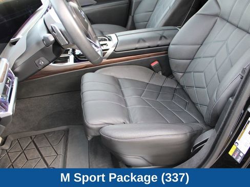 Used 2024 BMW i7 xDrive60 image 23