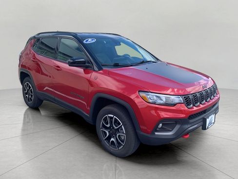 Used 2025 Jeep Compass Trailhawk AWD/4WD image 1
