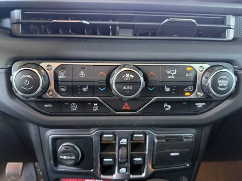 Used 2024 Jeep Wrangler Unlimited Rubicon image 21