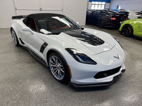Used 2015 Chevrolet Corvette Z06 w/ 3LZ Preferred Equipment Group RWD image 27