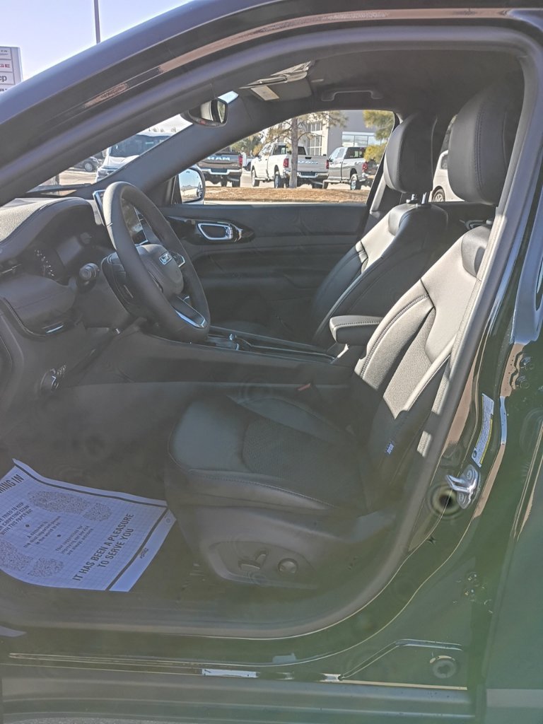 New 2026 Jeep Compass Latitude AWD/4WD image 7