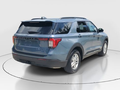 Used 2025 Ford Explorer Active RWD image 3