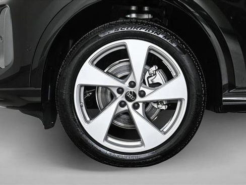New 2025 Audi Q5 Premium Plus image 24