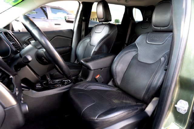 Used 2020 Jeep Cherokee Limited w/ Luxury Group FWD image 9