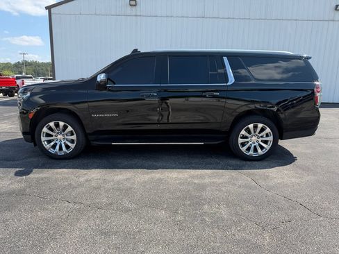 Used 2021 Chevrolet Suburban Premier w/ Premium Package AWD/4WD image 8
