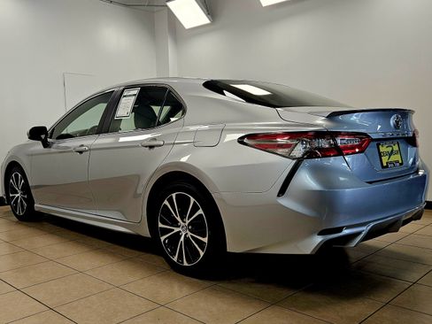 Used 2018 Toyota Camry SE image 5