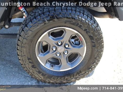 Used 2022 Jeep Gladiator Rubicon w/ Cold Weather Group image 17