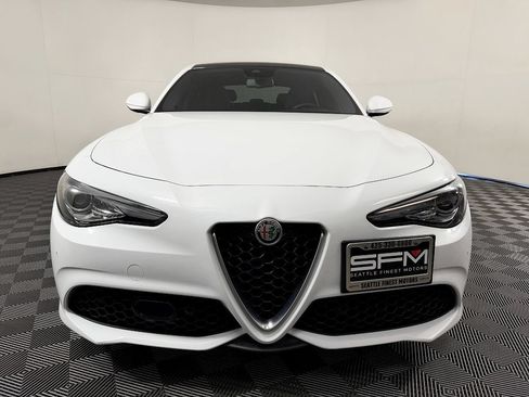 Used 2023 Alfa Romeo Giulia Ti AWD/4WD image 4