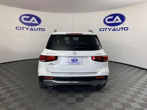 Used 2022 Mercedes-Benz GLB 250 4MATIC w/ Premium Package Lite image 4
