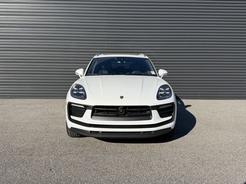 Certified 2024 Porsche Macan image 6