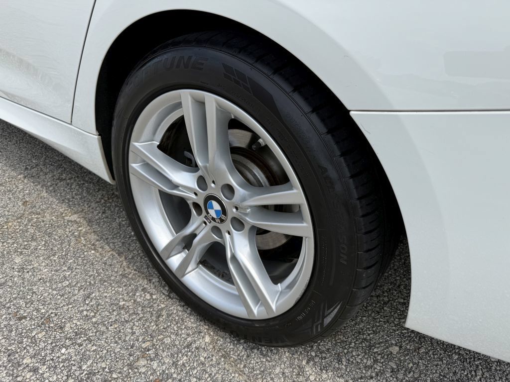 Used 2018 BMW 330i Gran Turismo xDrive AWD/4WD image 10