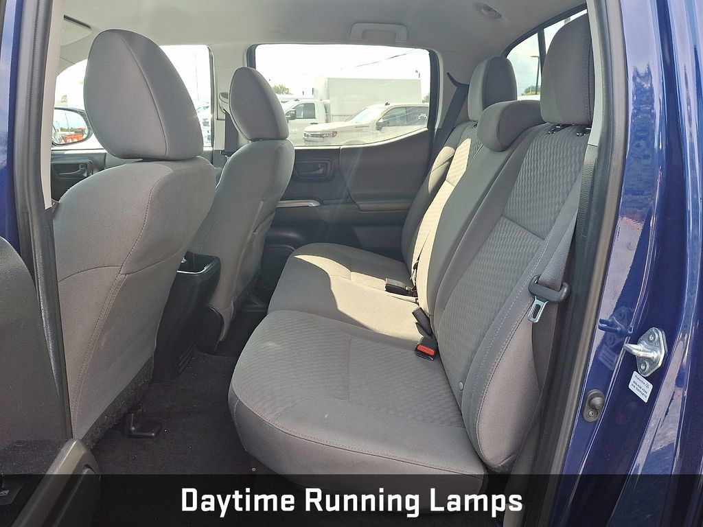 Used 2022 Toyota Tacoma SR5 AWD/4WD image 11
