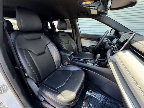 Used 2025 Jeep Compass Limited image 37