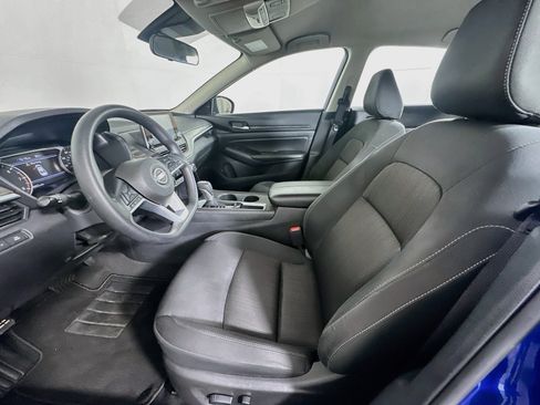 Used 2025 Nissan Altima 2.5 SV FWD image 13