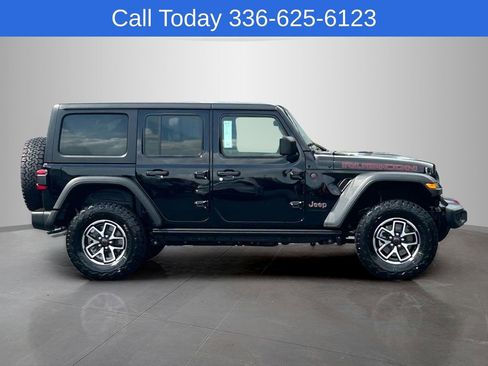 Used 2025 Jeep Wrangler Unlimited Rubicon w/ Dual Top Group AWD/4WD image 7