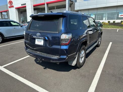 Used 2017 Toyota 4Runner SR5 AWD/4WD image 6