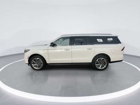 New 2026 Lincoln Navigator L Premier AWD/4WD image 5