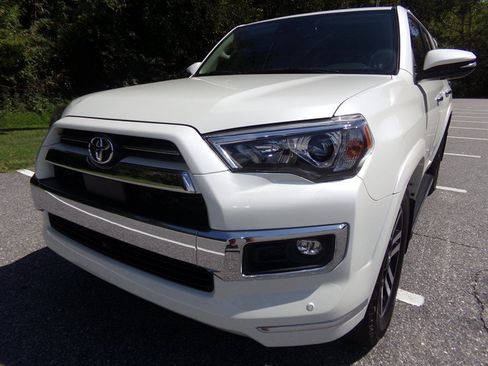 Used 2023 Toyota 4Runner Limited AWD/4WD image 2