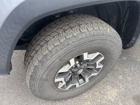 Used 2018 Toyota Tacoma TRD Off-Road w/ Technology Package image 14