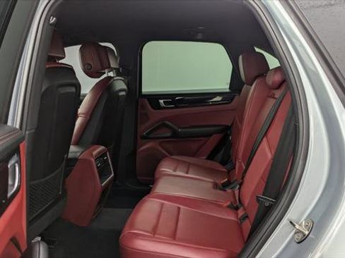 Used 2021 Porsche Cayenne image 17