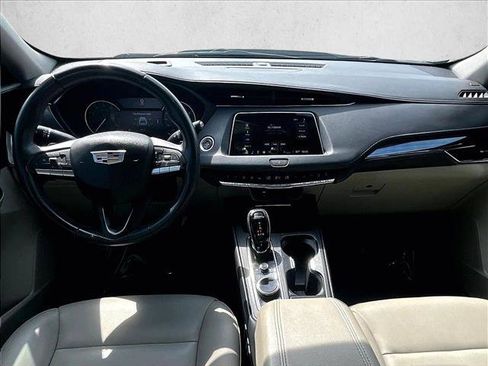 Used 2023 Cadillac XT4 Luxury FWD image 16