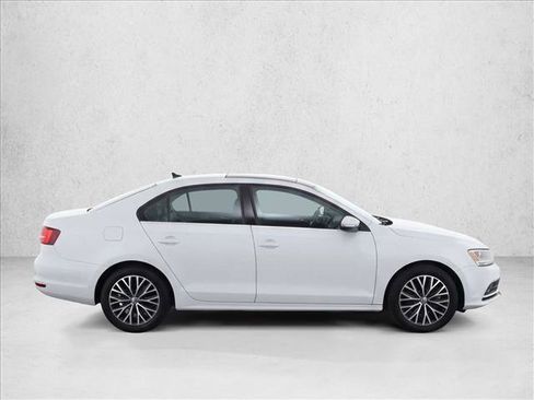 Used 2019 Volkswagen Jetta SE w/ Cold Weather Package image 8