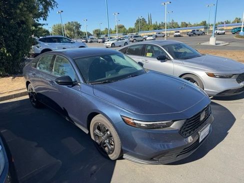Used 2025 Honda Accord SE image 1