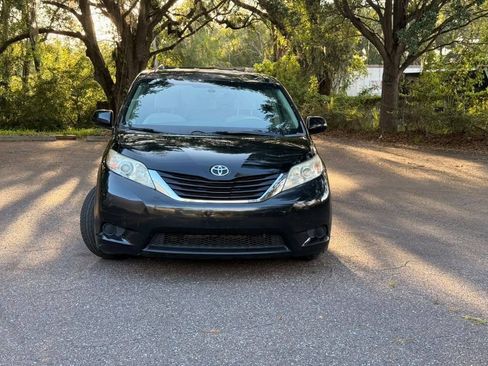 Used 2014 Toyota Sienna LE FWD image 3