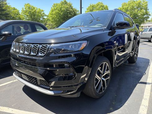 Used 2025 Jeep Compass Limited w/ Elite Group AWD/4WD image 3