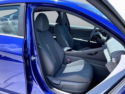 Used 2022 Hyundai Elantra SEL w/ Convenience + Premium Package FWD image 9