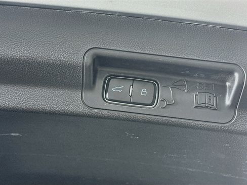 Used 2020 Ford Explorer XLT RWD image 31