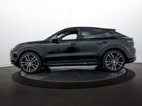 New 2026 Porsche Cayenne Turbo image 2