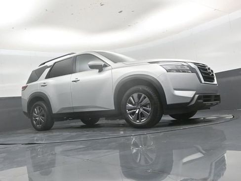 Used 2024 Nissan Pathfinder SV AWD/4WD image 41
