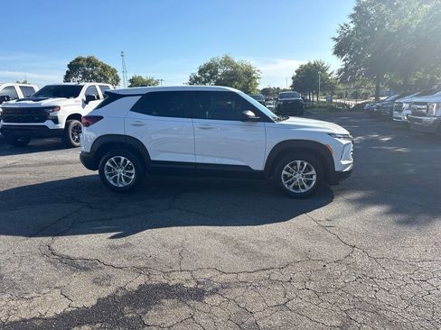 Used 2024 Chevrolet TrailBlazer LS w/ LS Convenience Package FWD image 2
