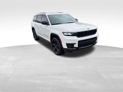 Used 2025 Jeep Grand Cherokee L Limited w/ Luxury Tech Group II AWD/4WD image 3