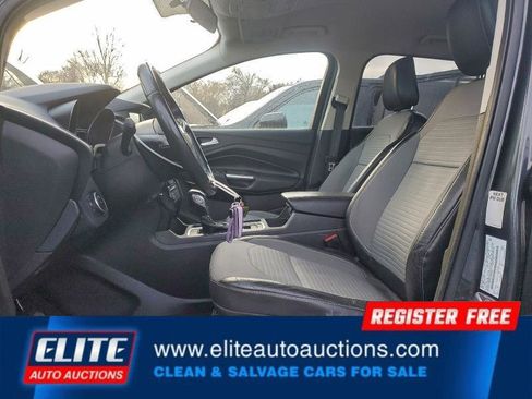 Used 2019 Ford Escape SE image 14