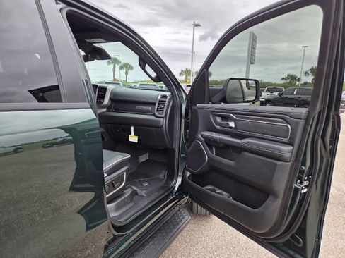 New 2026 RAM 1500 Laramie AWD/4WD image 19