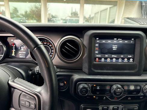 Used 2022 Jeep Wrangler Sport S image 17