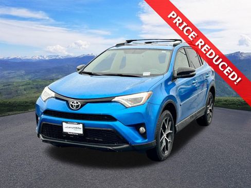 Used 2016 Toyota RAV4 SE image 1